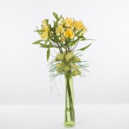 Leuk lente boeket met Alstroemeria - open bloemen