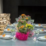 Kleurrijke tafel decoratie met Kalanchoe - binnen