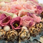 Chrismas arrangement Roos van Unen close up Van der Lugt Lisianthus Flower Factor