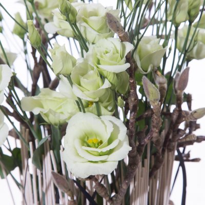 Bloemwerk met witte Lisianthus