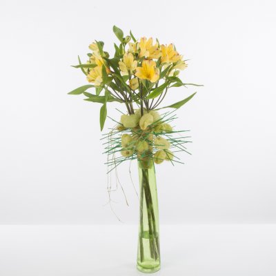 Leuk lente boeket met Alstroemeria
