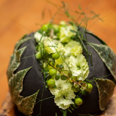 Origineel bloemwerk met Black Ideal