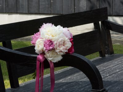 Elegant bruidsboeket met pioenen