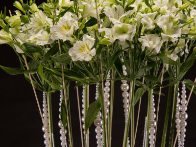 Witte Alstroemeria's met parels