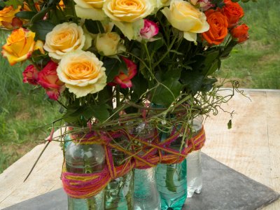 Recycle design met kleurrijke trosrozen