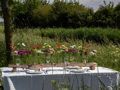 Bruidstafel aangekleed met Sparkz anjers