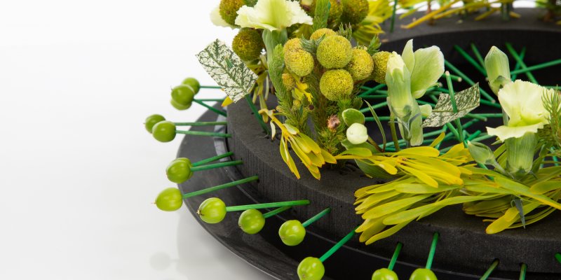 Bloemenkrans in groen en zwart
