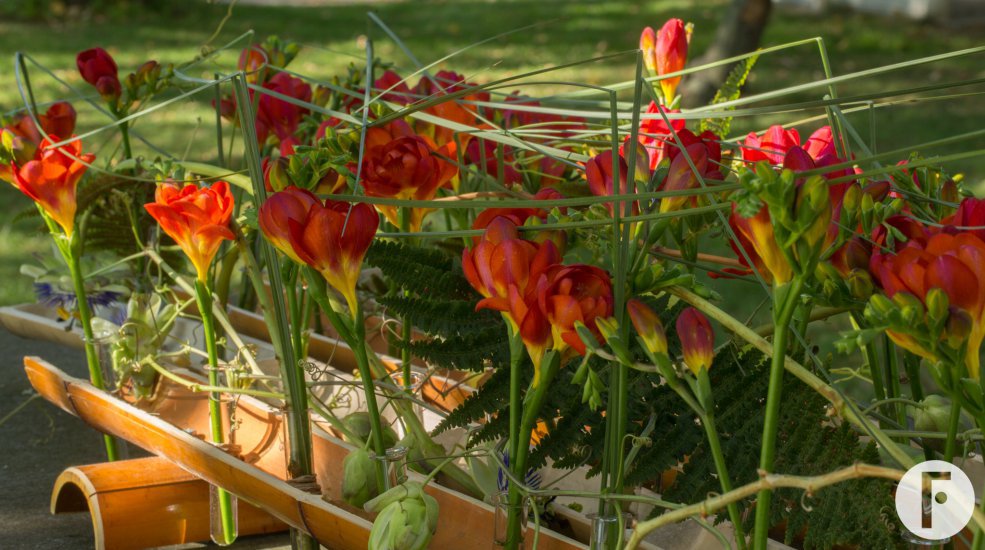 Rouwwerk met Freesia door Pim van den Akker