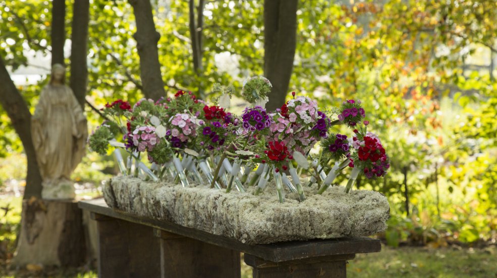 Breanthus in a funeral flower arrangement Kristel van Dijk Flower Factor outside