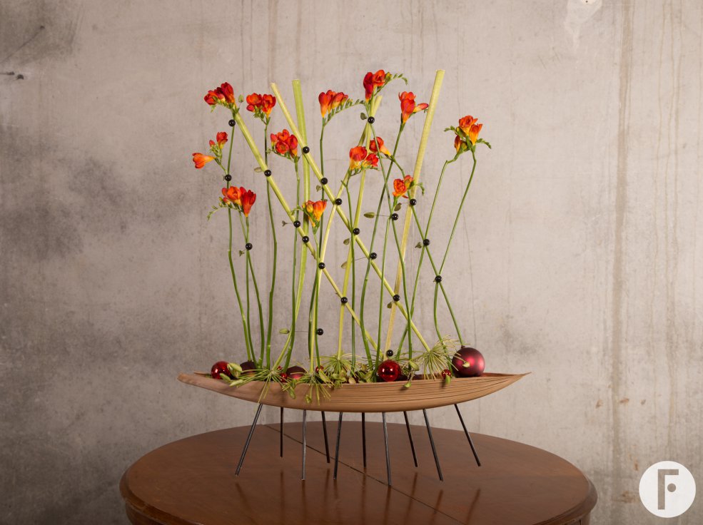 Feestelijk Freesia frame als kerstbloemwerk