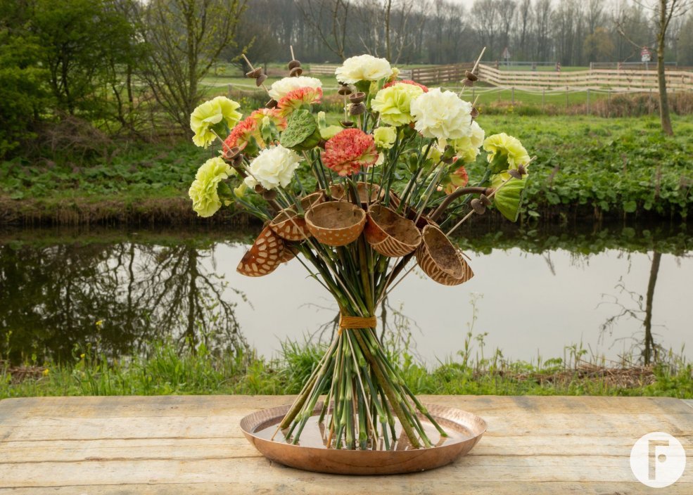 Trendy Dianthus frame boeket