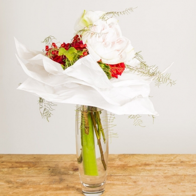 Boeket met buigbaar papier en een Amaryllis