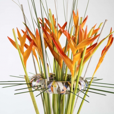 Zomers boeket met krans en stokken