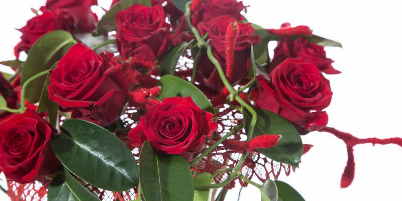 Romantisch Valentijnsboeket met rode rozen.