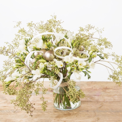 Chique kerstboeket- Freesia Finest Hofland