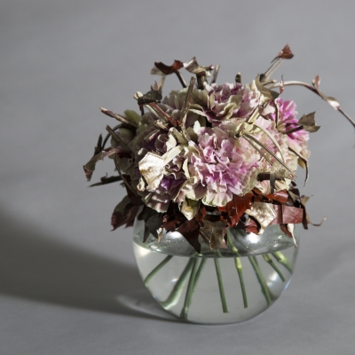 Opgemaakte vaas met Dianthus