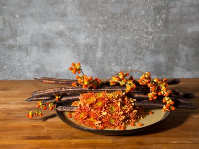 Herfstschaal met 'Bartoli' chrysanten