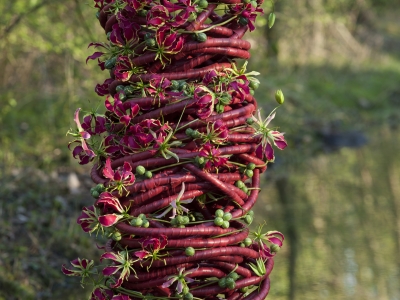 Rood floraal kunstobject - detail