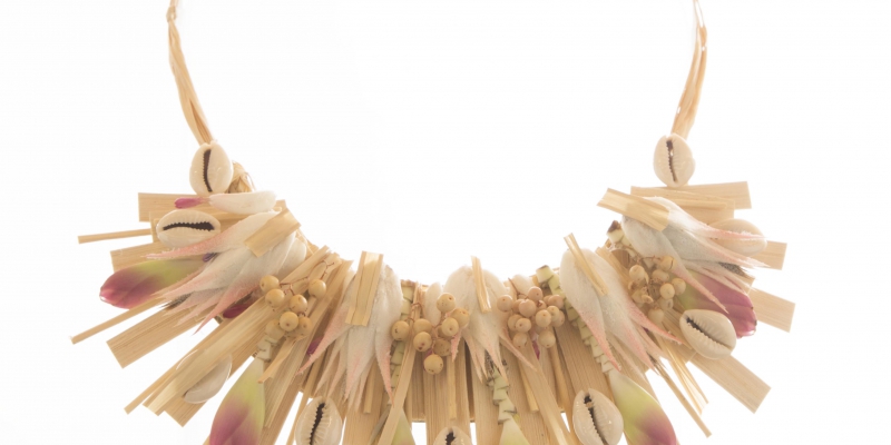 Florale ketting met Tillandsia