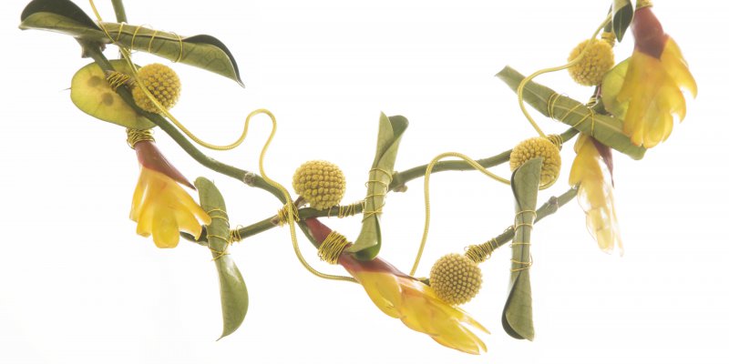 Zomerse ketting met Vriesea bloemen