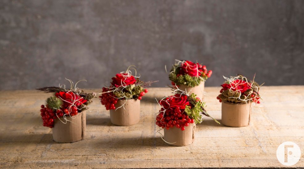 Red Eagle small vases total Arend Roses Flower Factor