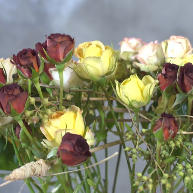 Herfst arrangement met trosrozen