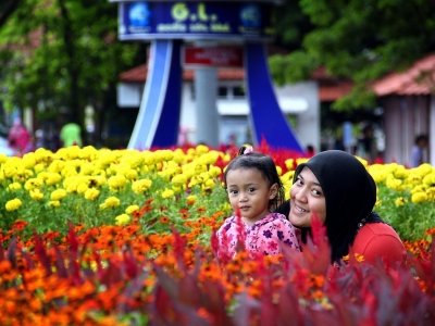 The Surprising Reason Your Twitter Feed Might Be Full Of Flowers Today