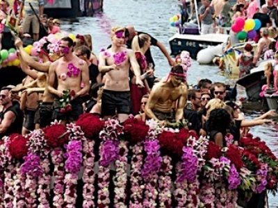 Horticultural boat joins Europride 2016